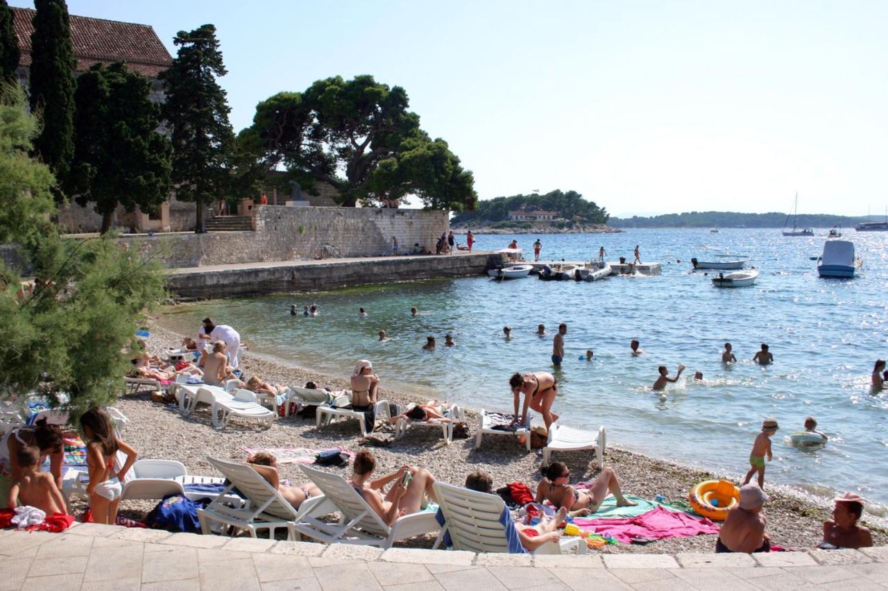 Apartments And Rooms With Parking Space Hvar - 15706 Hvar Town Exterior foto