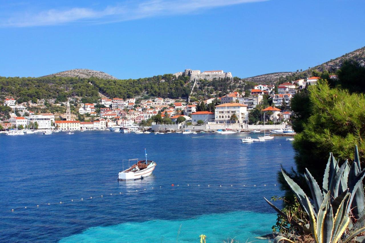 Apartments And Rooms With Parking Space Hvar - 15706 Hvar Town Exterior foto