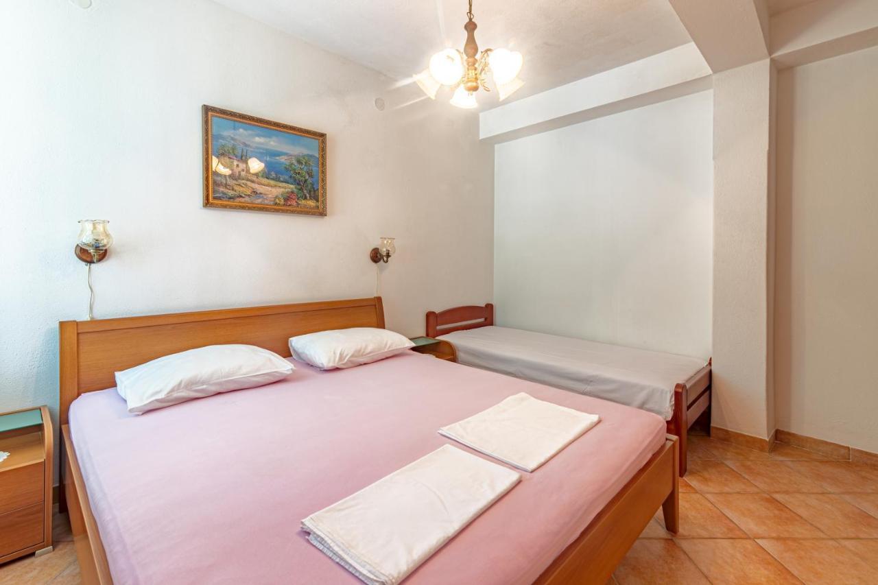 Apartments And Rooms With Parking Space Hvar - 15706 Hvar Town Exterior foto
