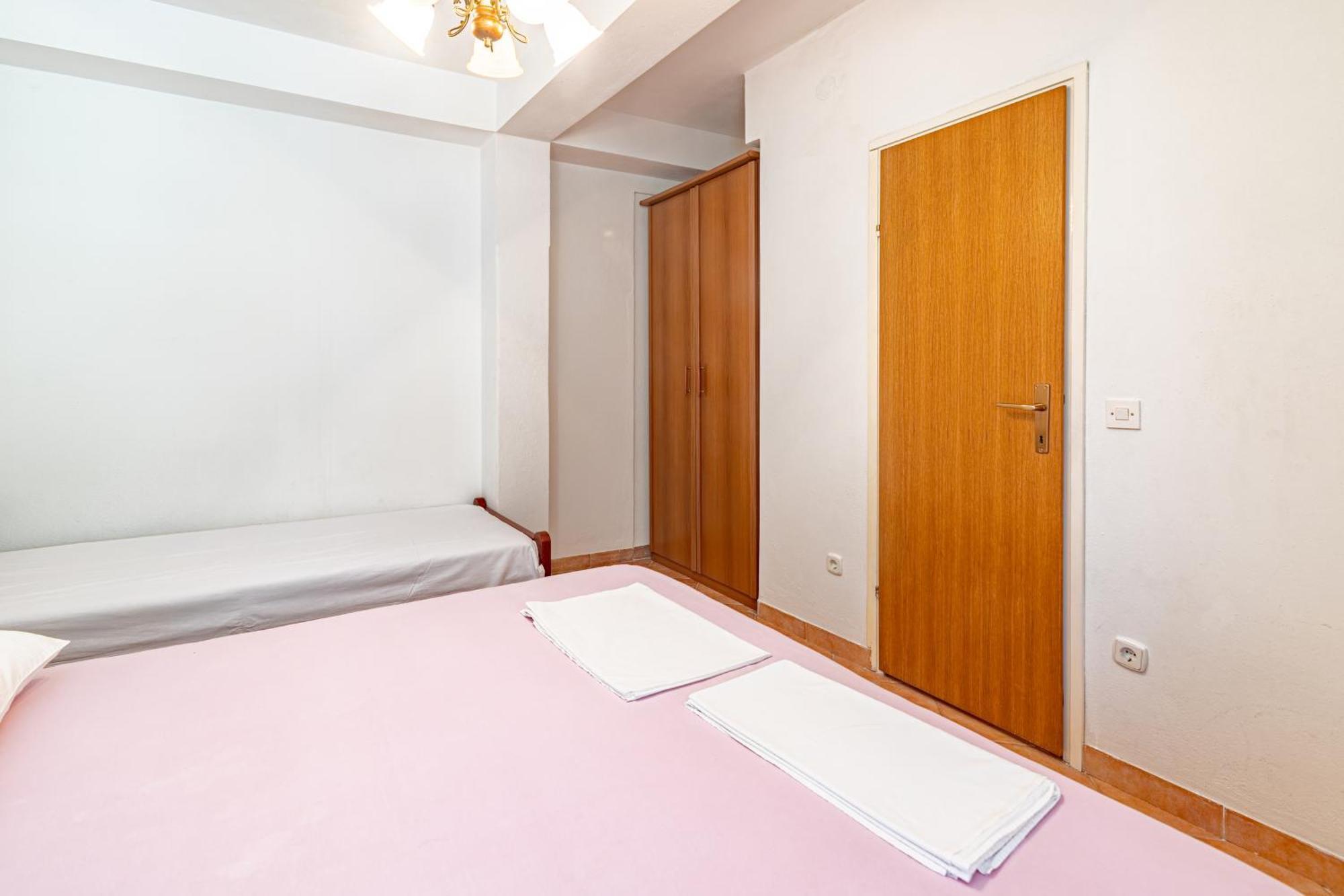 Apartments And Rooms With Parking Space Hvar - 15706 Hvar Town Quarto foto